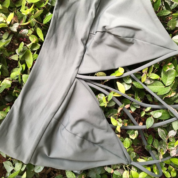 Size 10 Lululemon Pushing Limits Bra - Picture 3 of 7